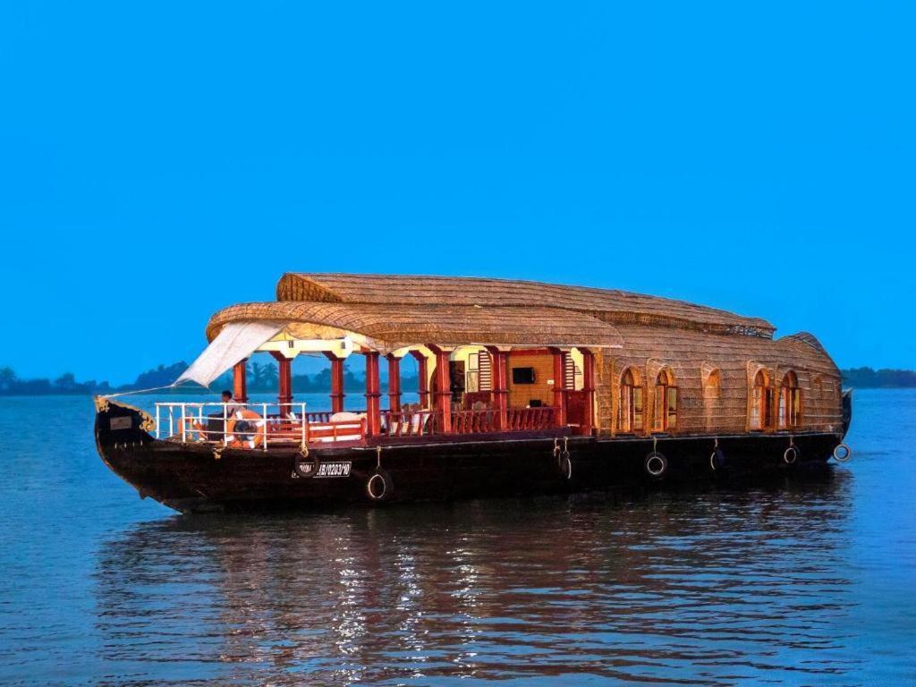 Готель Aqua Castle Houseboat - By Aqua Jumbo Houseboats Alappuzha Екстер'єр фото