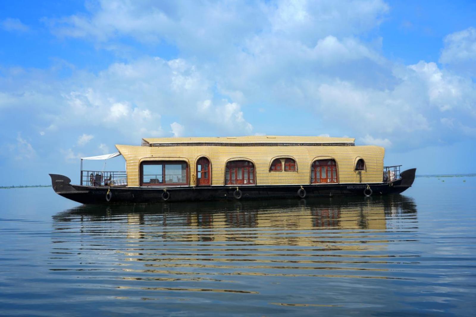 Готель Aqua Castle Houseboat - By Aqua Jumbo Houseboats Alappuzha Екстер'єр фото