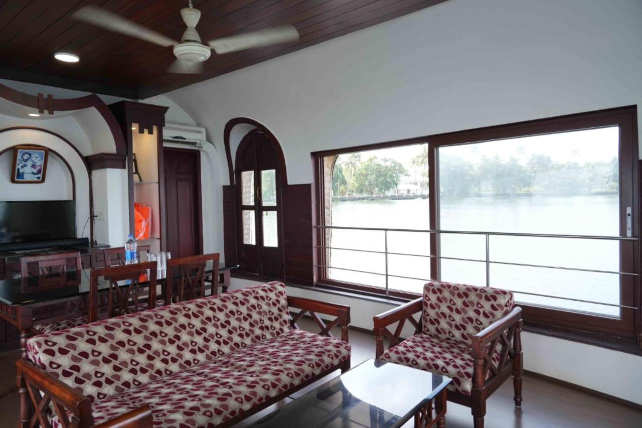 Готель Aqua Castle Houseboat - By Aqua Jumbo Houseboats Alappuzha Екстер'єр фото